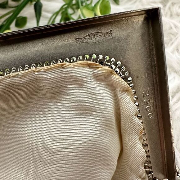 Whiting & Davis Co. Silver Tone Metallic Mesh Mini Kisslock Evening PurseVintage - Picture 8 of 10